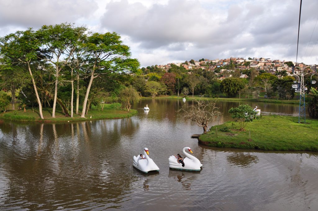 Lago de Caxambu com pedalinhos, Minas Gerais